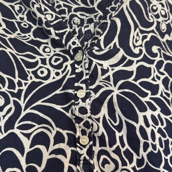 Talbots Navy and White Floral Plus sized Women's Top - Picture 3 of 8